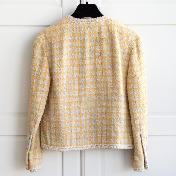 Iconic Chanel Vintage Spring 1994 Runway Yellow Tweed 94P Jacket - Picture 4 of 11